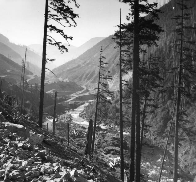 Looking up the North Santiam River toward the Detroit Dam construction, 1951.