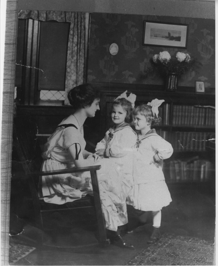 Alice and her daughters Margaret and Jean, c. 1918