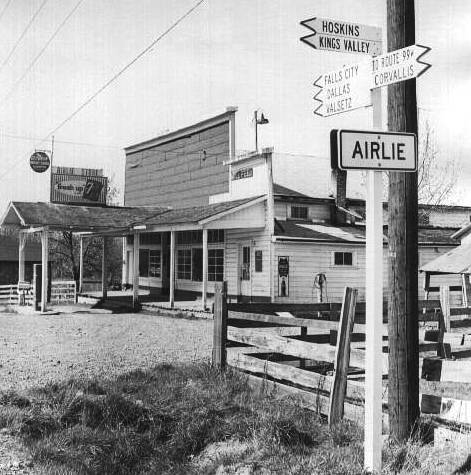 Street view, Airlie, April 1965.