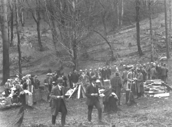 Dedication of Peavy Arboretum