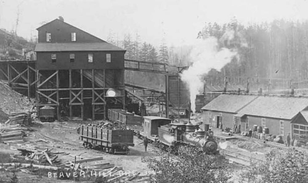 Locomotive hauling ore railroad cars, Beaver Hill Coal Mine mill, Coos Bay, about 1912.