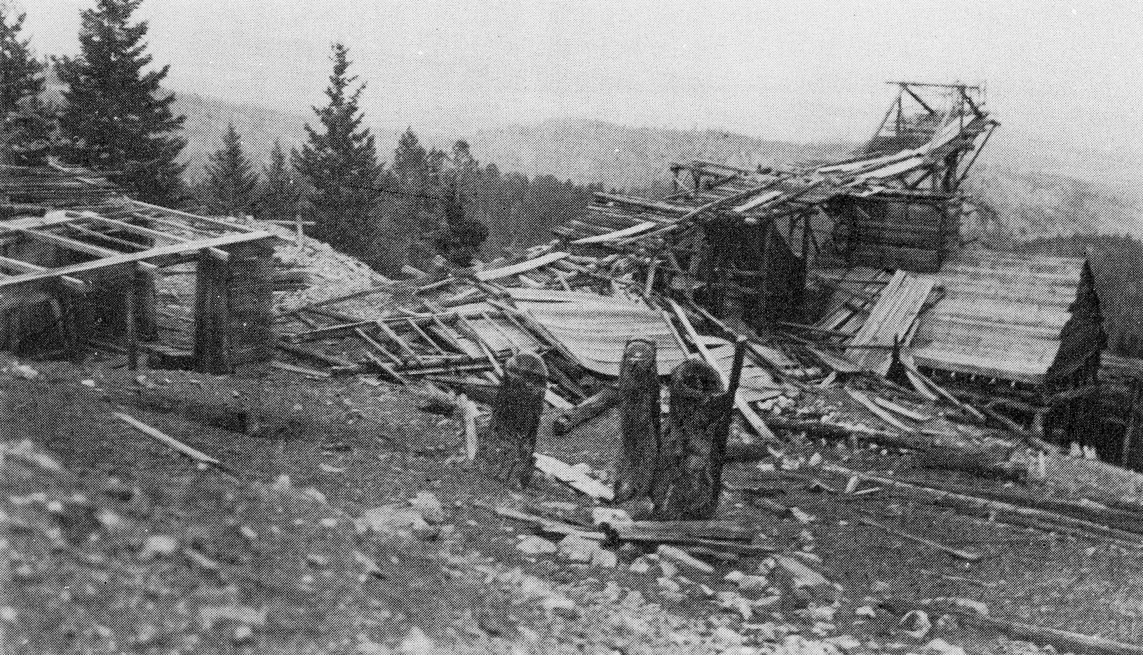 Trestle and bunkers at Chambers Chromite Mine, Grant County, 1941.