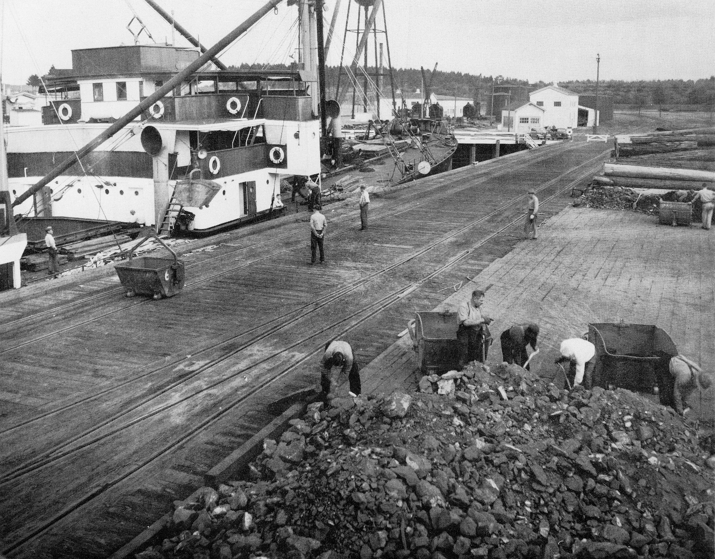 Loading high-grade chromite ore at Portland for shipment to Baltimore, Oct. 24, 1937
