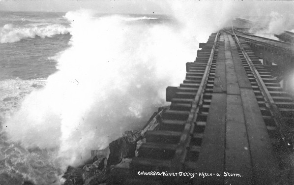 Columbia River jetty, 1910