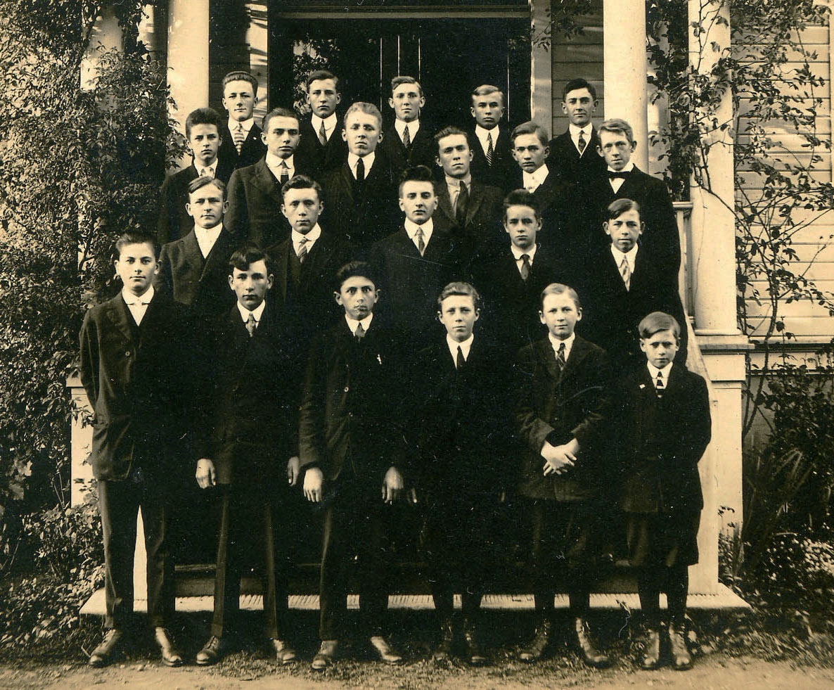 Students of Concordia University's 1915-1916 academic year.