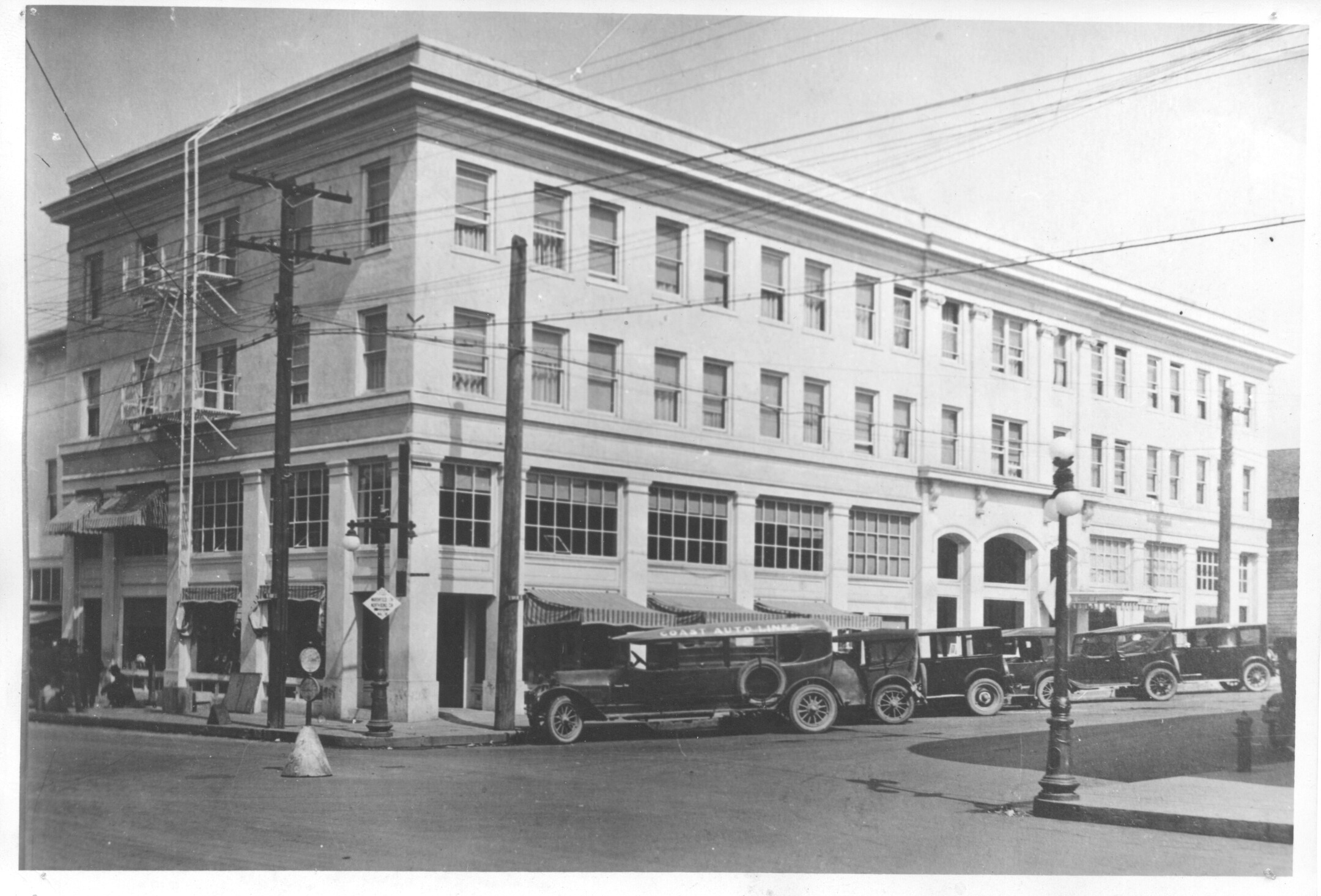 The second Hotel Coquille opened in 1924, shown here with a Coast Auto Lines stage.