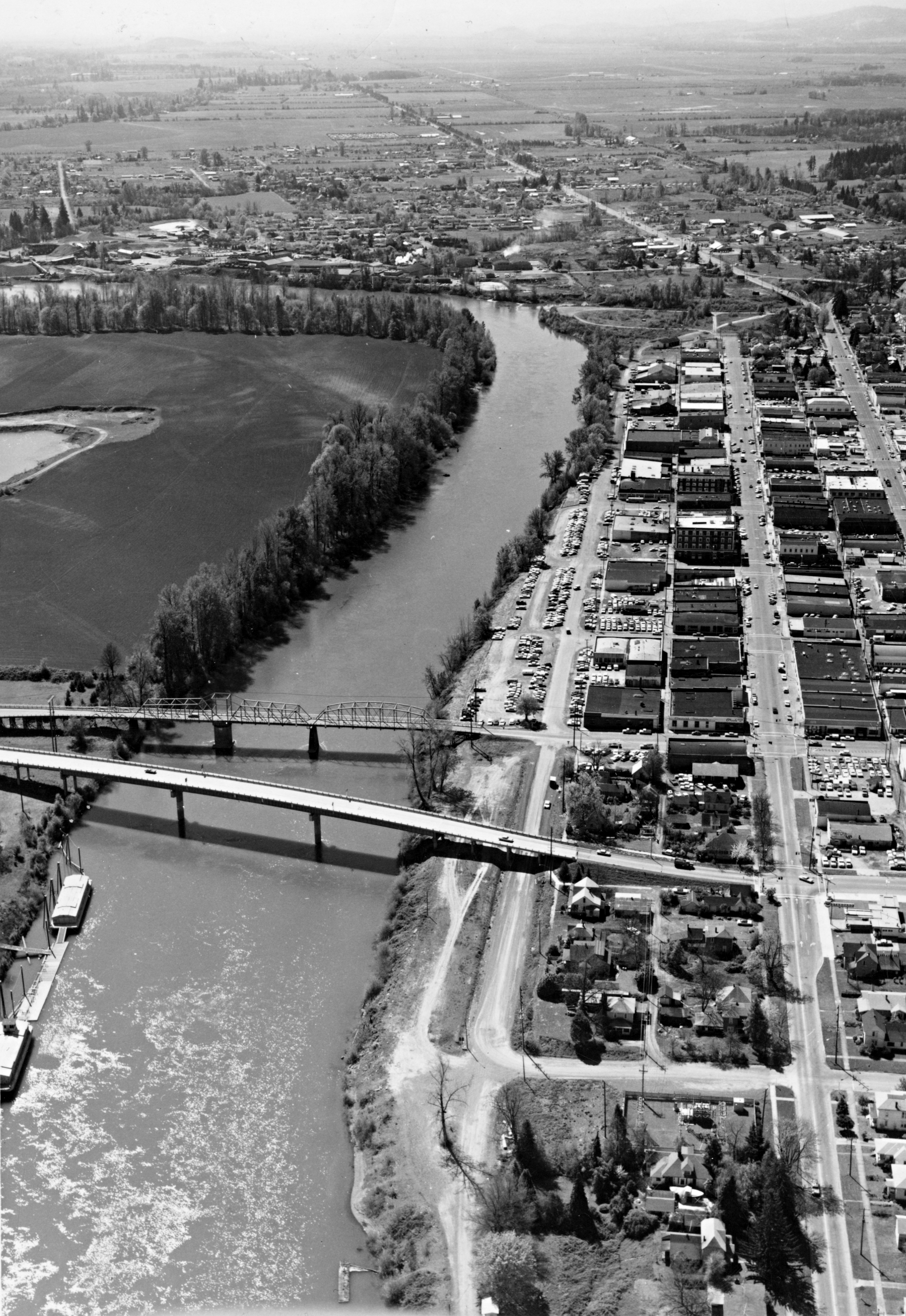 Corvallis and the Willamette River, looking south, about 1970.