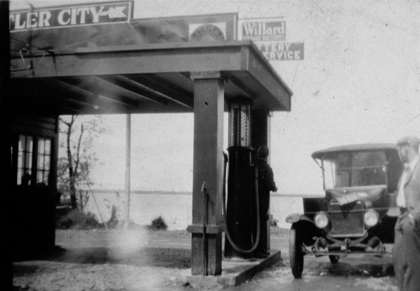 Cutler City gas station, about 1915.