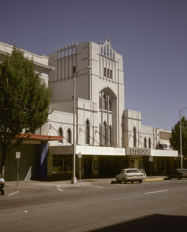Elsinore Theater (built 1926), 170 High St., Salem, July 1985.