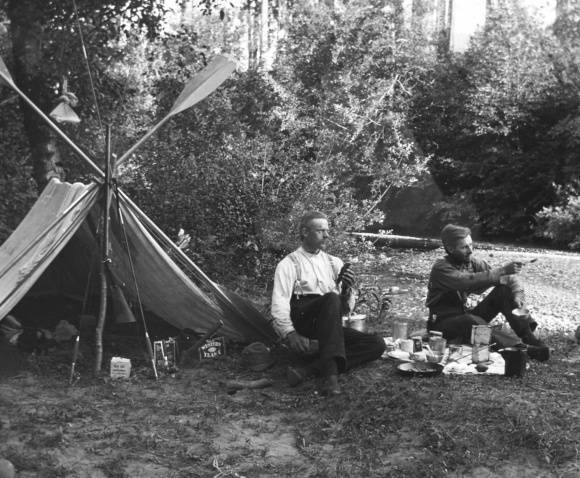 William L. Finley (r) and Herman Bohlman, about 1905.