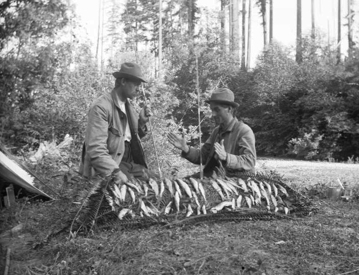 William L. Finley (r) and Herman Bohlman, about 1905.