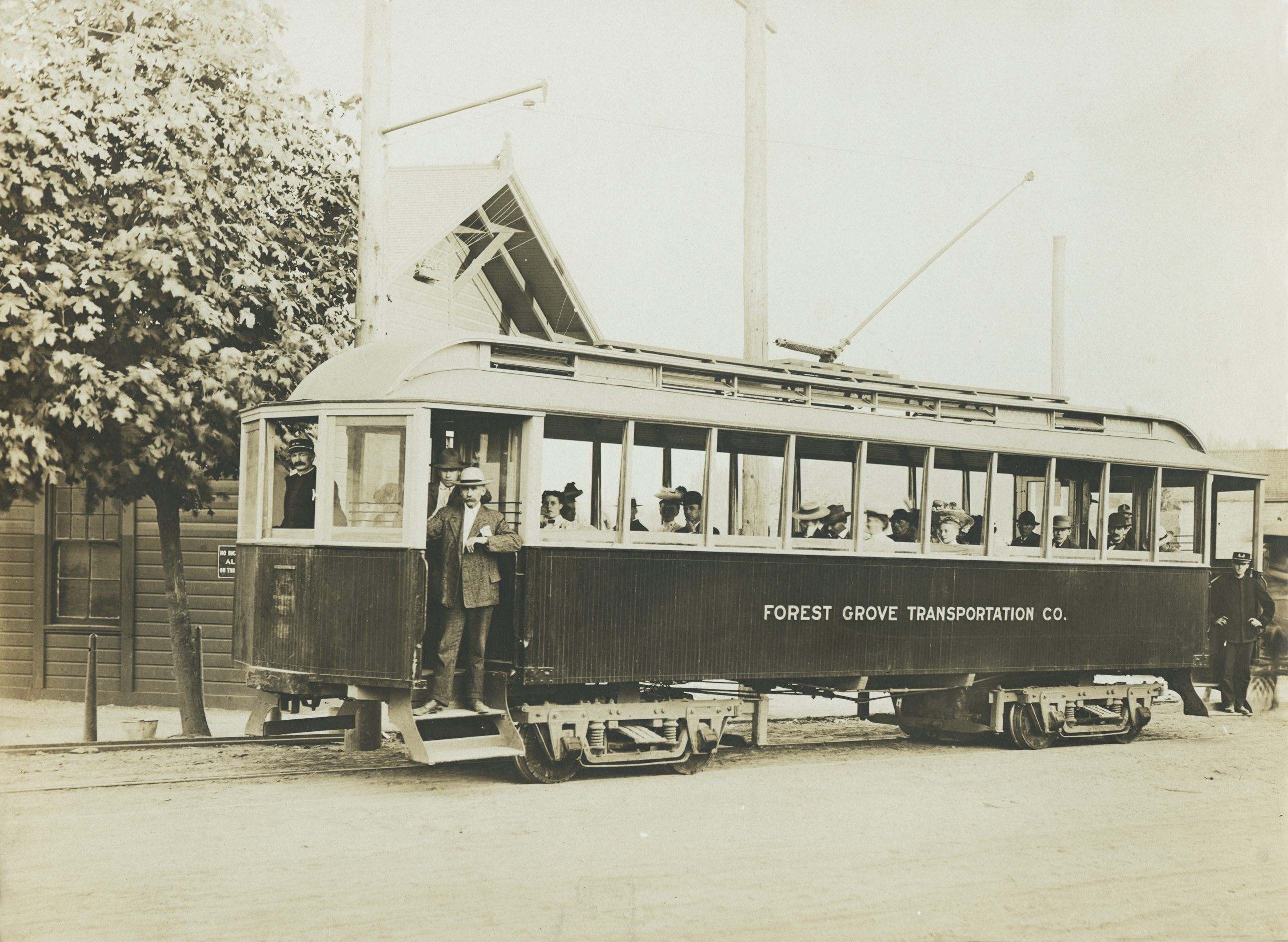 Forest Grove Transportation Company streetcar at Carnation depot south of Forest Grove, about 1910.