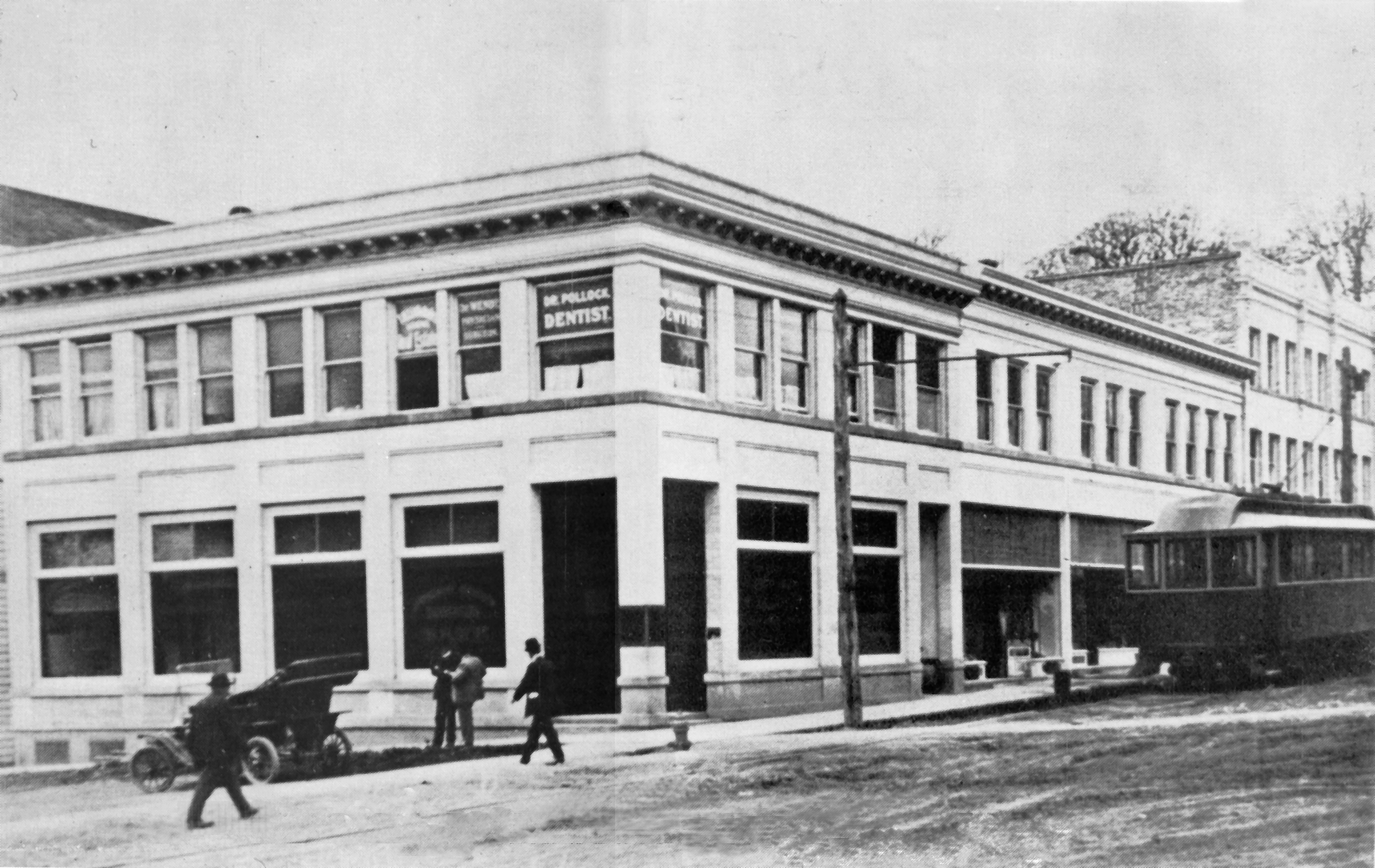 Forest Grove Transportation Company streetcar in front of Forest Grove National Bank on Pacific Ave. at Main St., 1911.