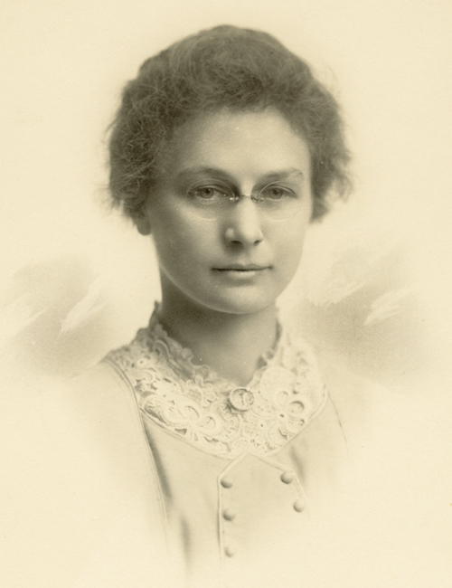 Fern Hobbs at about age 18, 1903.