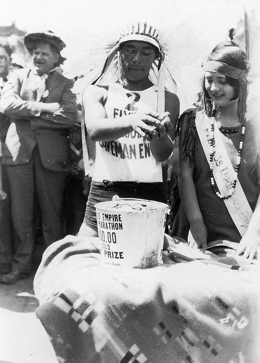 Flying Cloud with his winnings, Indian Redwood Marathon, 1928.