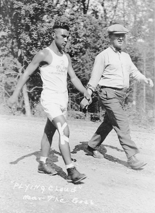 Flying Cloud (l) during Indian Redwood Marathon, 1928.
