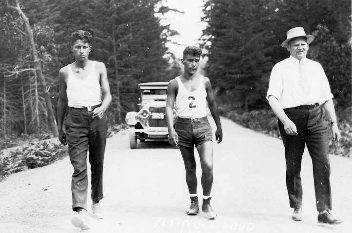 Flying Cloud (middle) during Indian Redwood Marathon, 1928.