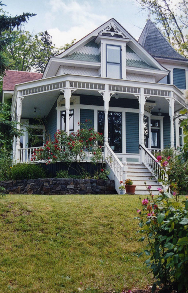 The J. N. Mosier House, built in 1904, is currently operated as a bed & breakfast.