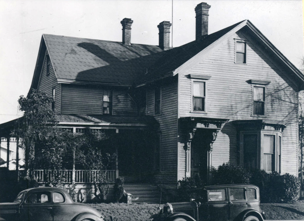Lee's house, identified as the first non-Native dwelling house in Oregon, went through some renovations before it was restored as a museum. 