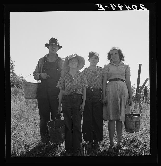 Farmer and children from Albany, Oregon, in Marion County for bean-picking season.