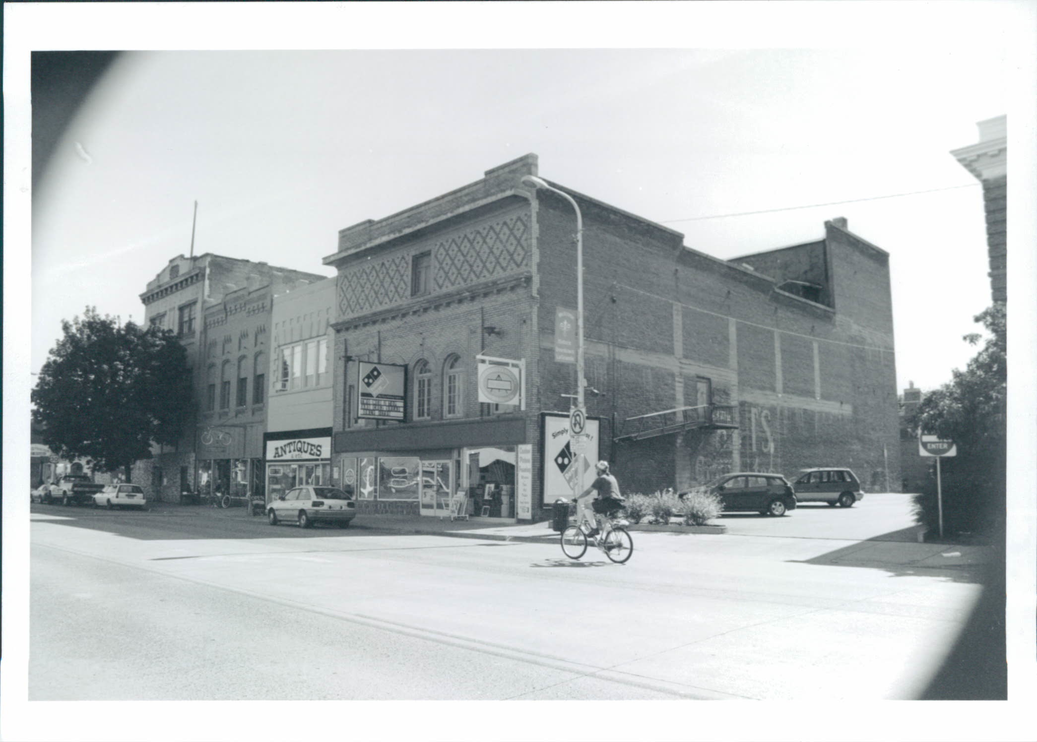 Liberty Theater remodeling as pizza parlor