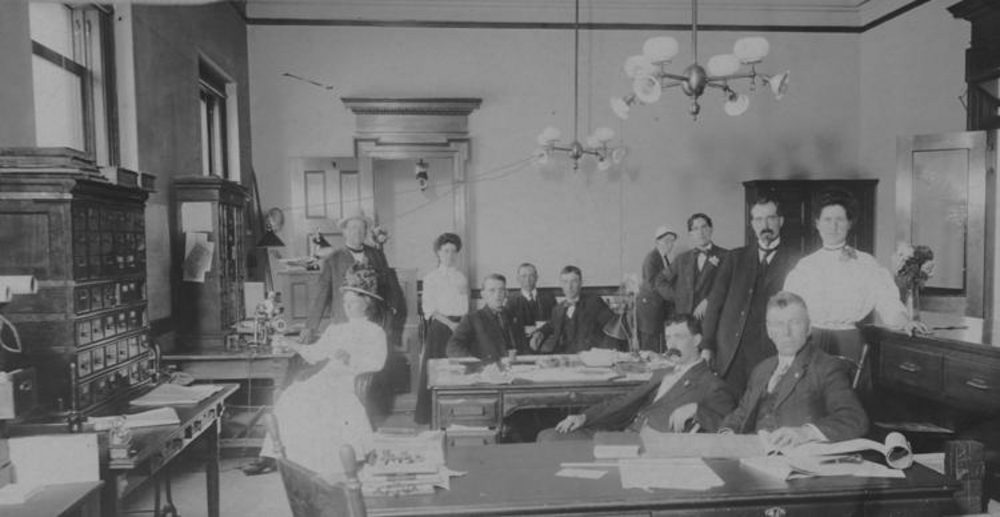Esther Pohl Lovejoy and staff of the Portland Health Dept., 1907. 