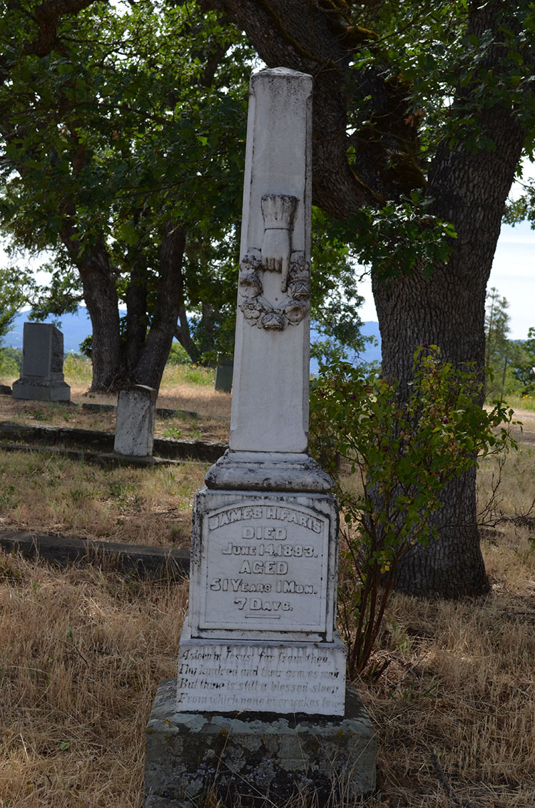 Marker with hand wreath