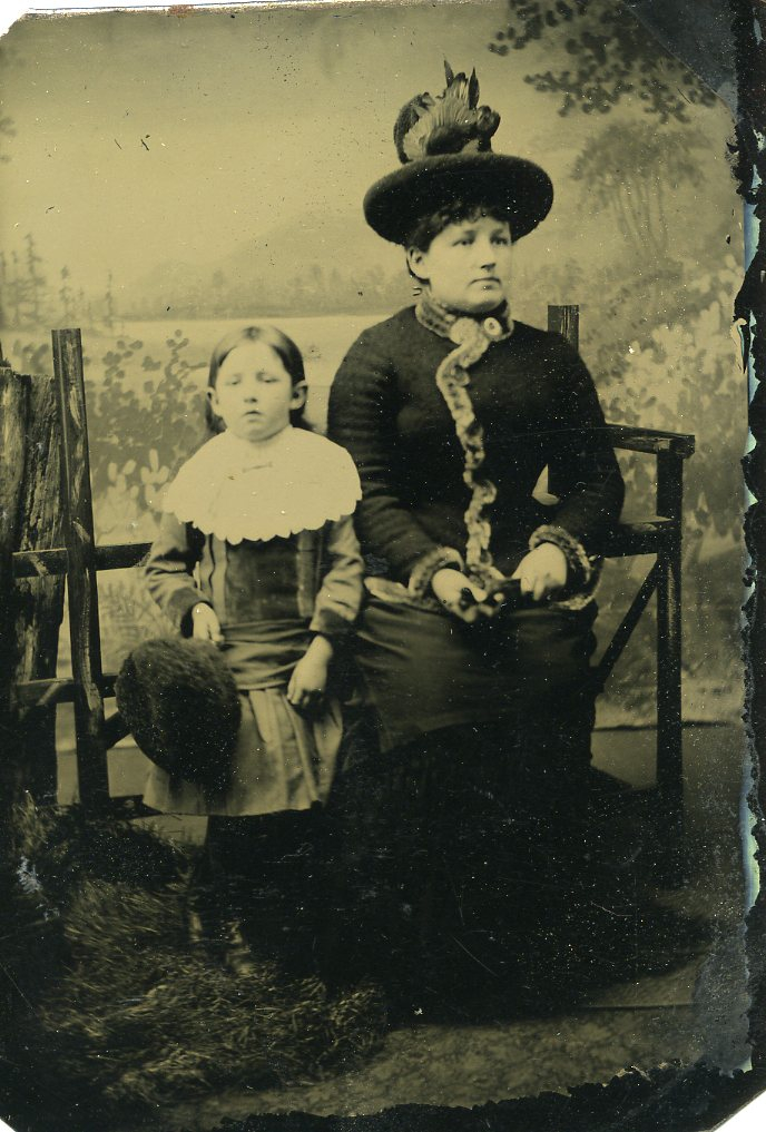 Maude Minnie Walling with her mother