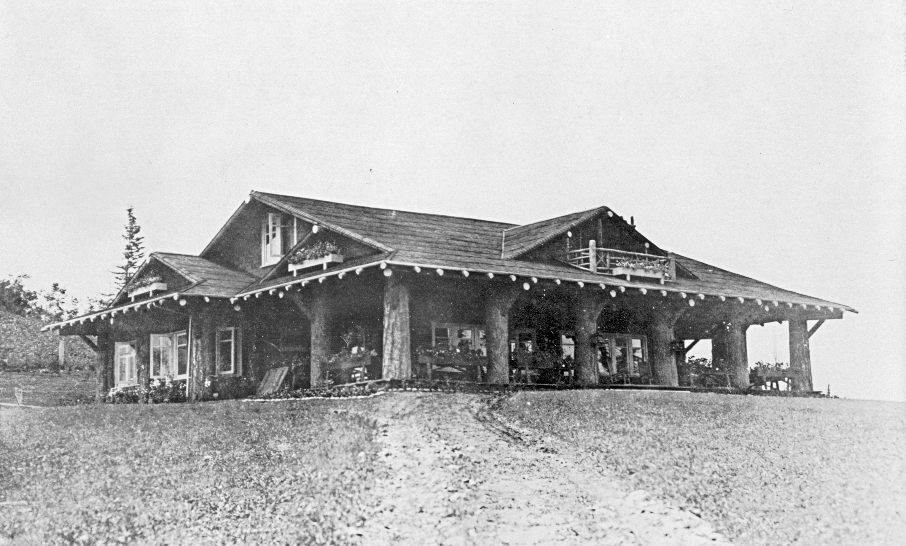 Julius Meier's Menucha estate, designed by A.E. Doyle in 1915.
