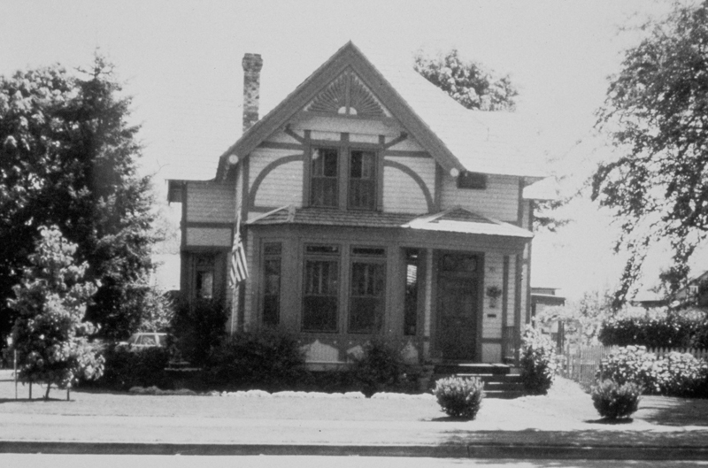 Graves-Fisher-Strong House, 391 E. Jackson, Monmouth, built 1892.