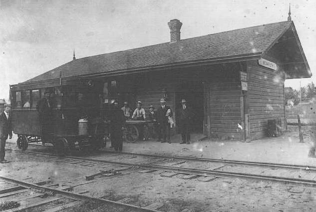 Gas car of Independence-Monmouth Railway at Monmouth, July 1911.