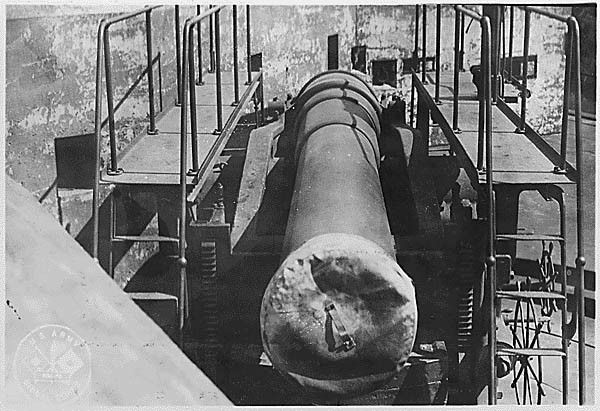 10-inch gun at Fort Stevens, 1945
