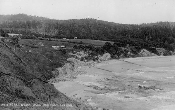 Agate Beach, south of Yaquina Head, about 1912.
