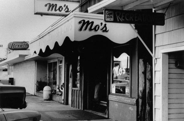 Mos's restaurant, 622 SW Bay Blvd., Newport, about 1975.