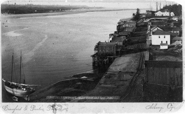Bay, jetty, and Front St., Newport, 1900.