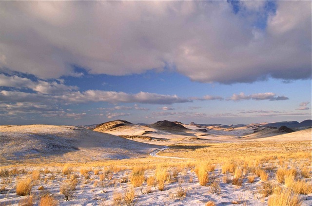 Bunchgrass prairie, with a dusting of November snow, in the Owyhee uplands