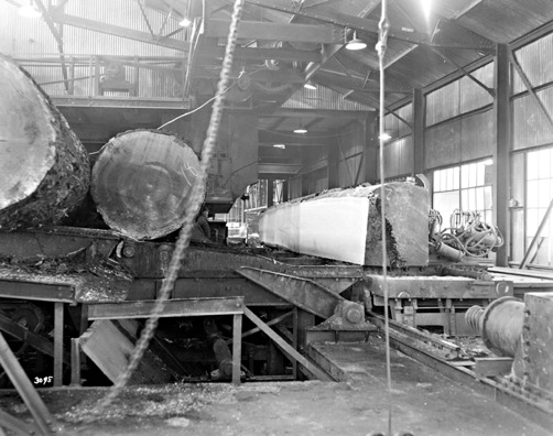 Oregon-American's Filer & Stowell 40' long-side carriage and head rig.