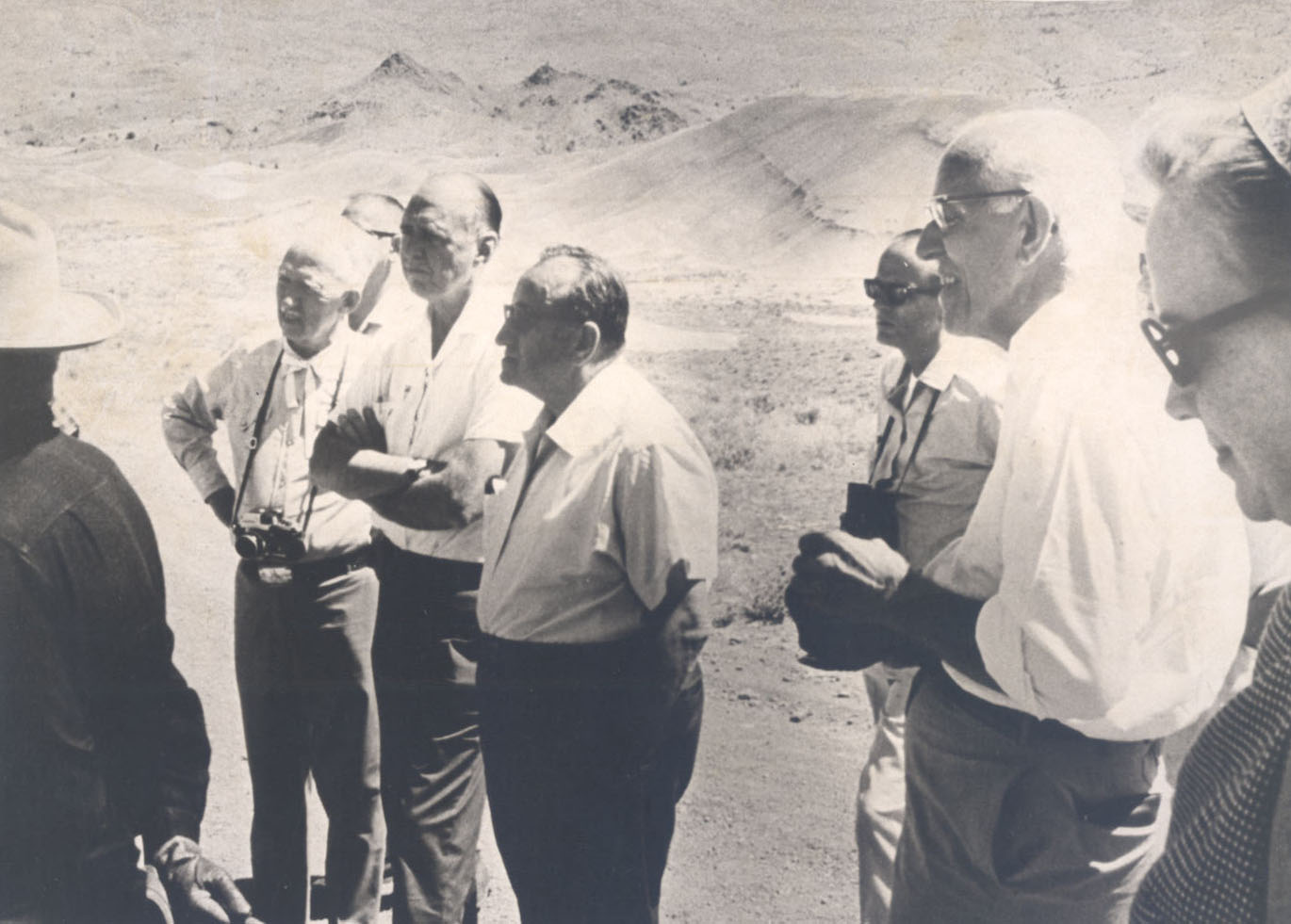 Trip to fossil bed to support park status