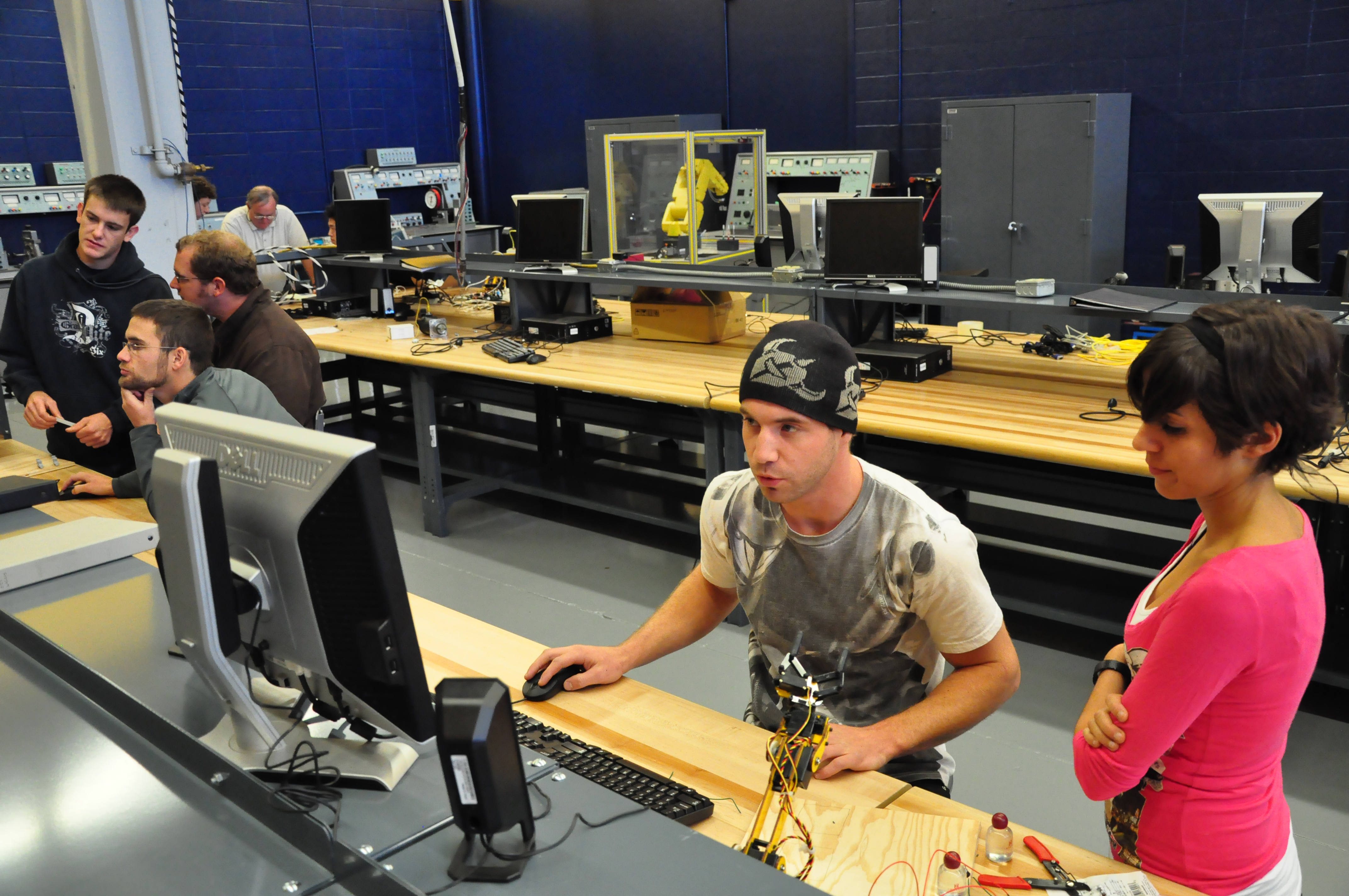 Students in newly remodeled Robotics Lab, Oct. 2009.