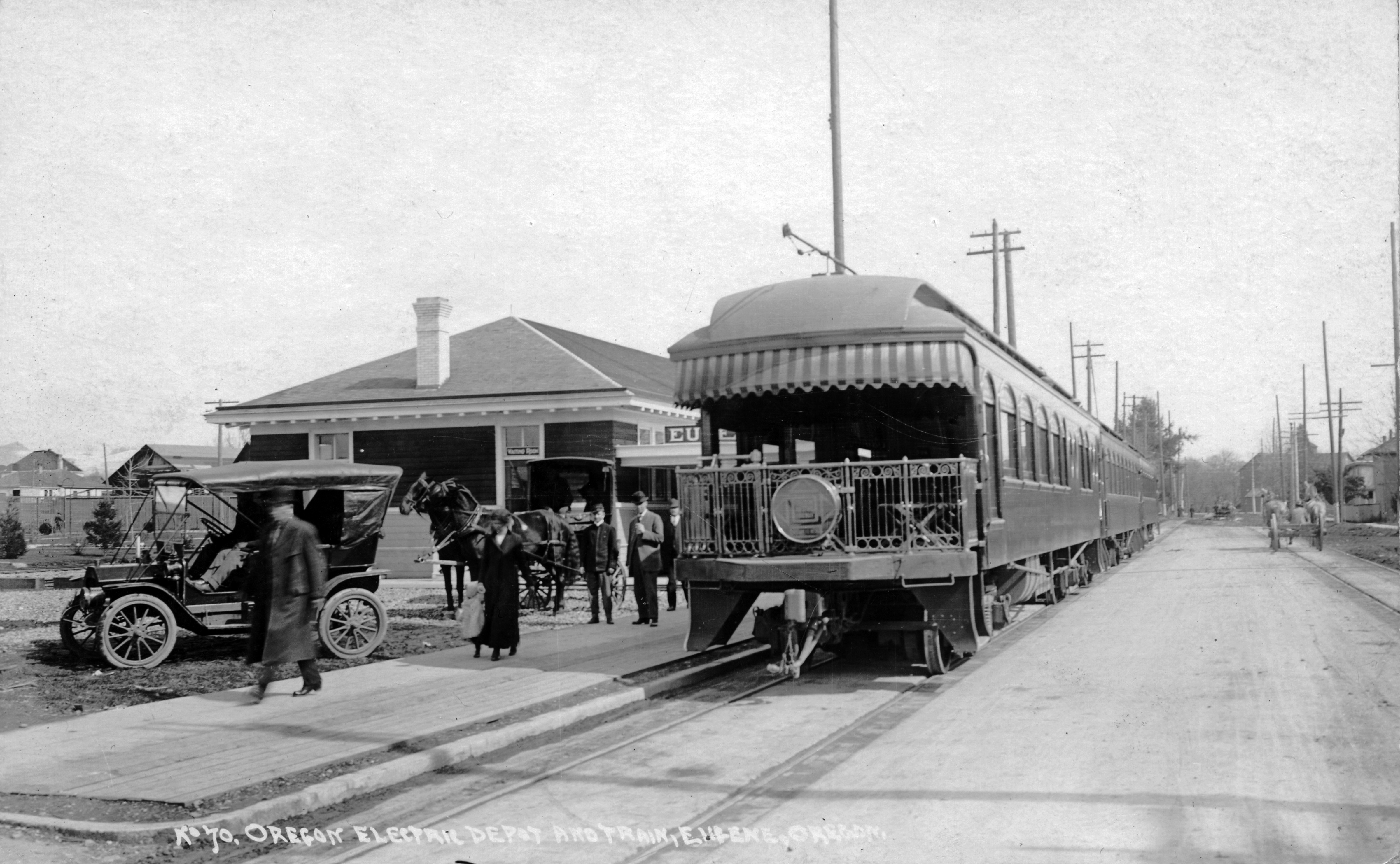 Oregon Electric train at Eugene depot, 1912.