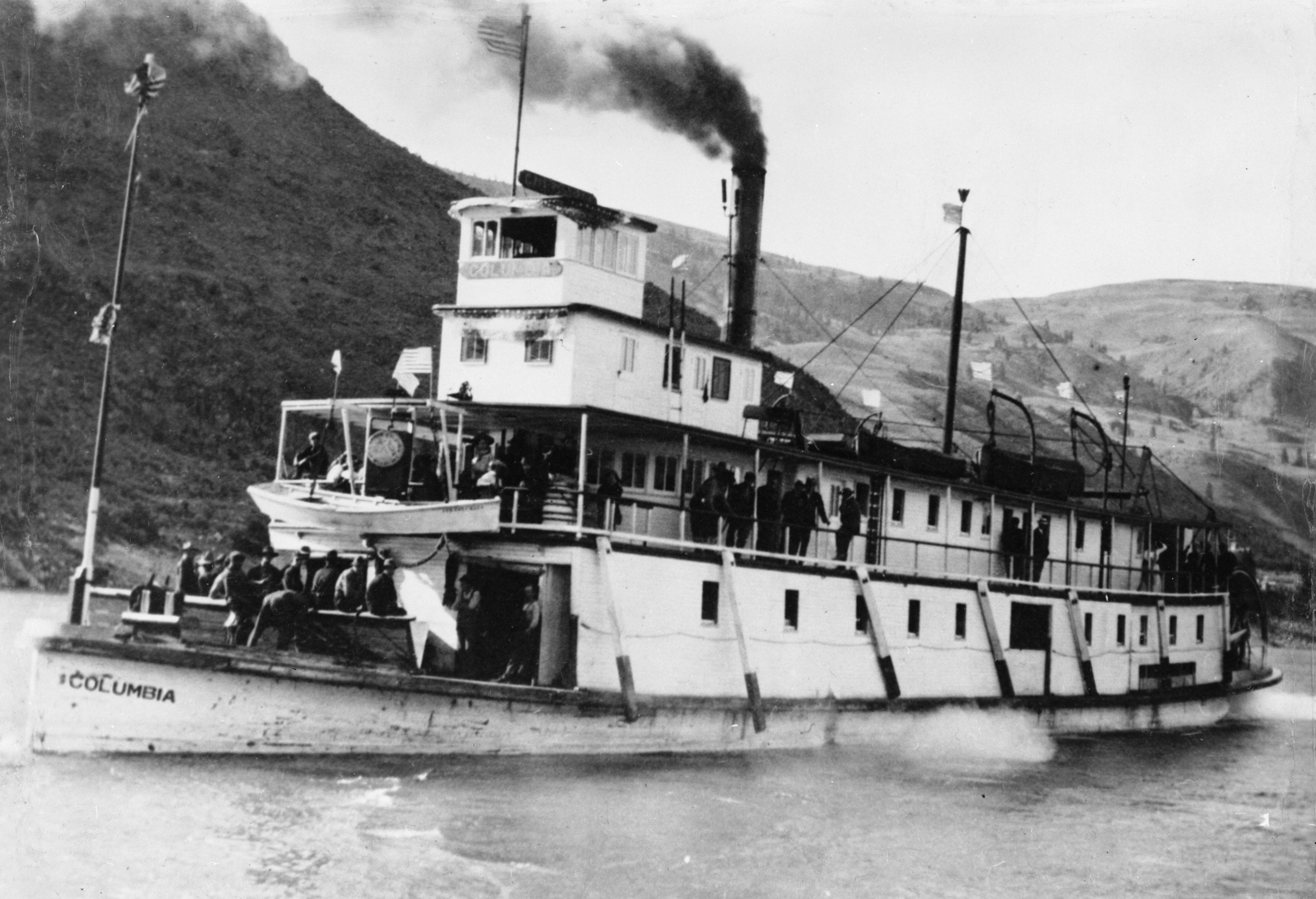 The steamboat "Columbia" was constructed in Rufus in 1902.
