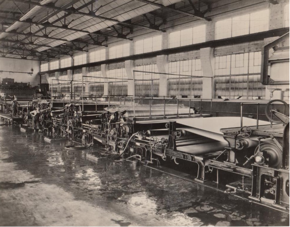 It has 154” wire trim and produces between 95 and 100 tons of paper each 24 hours.