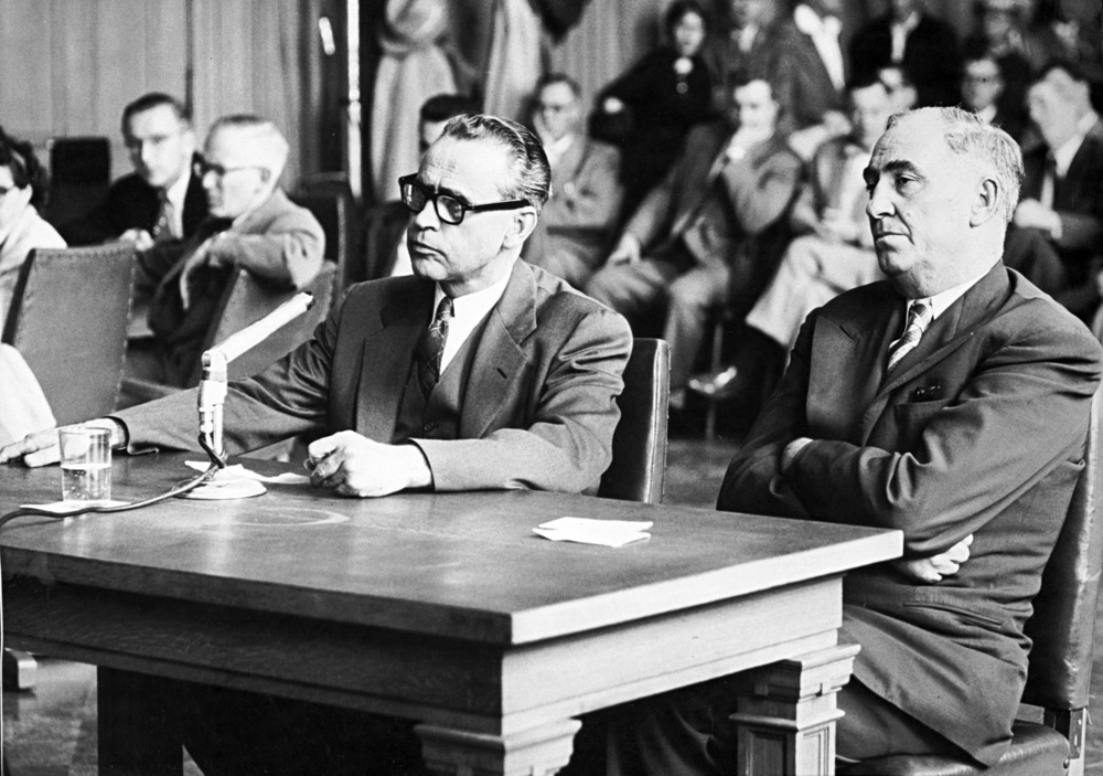 Reed Coll. art professor Lloyd Reynolds (left) at House Un-American Activities Committee hearing, June 19, 1954.