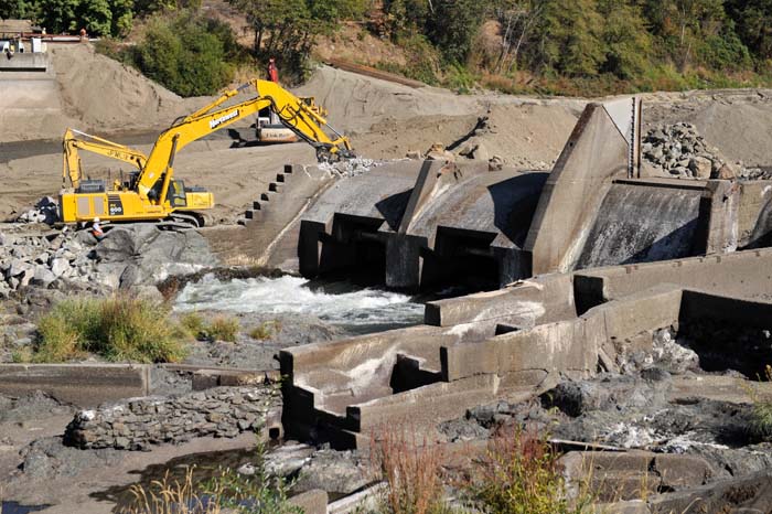 Final stages of demolition on of Savage Rapids Dam, Oct. 8. 2009.