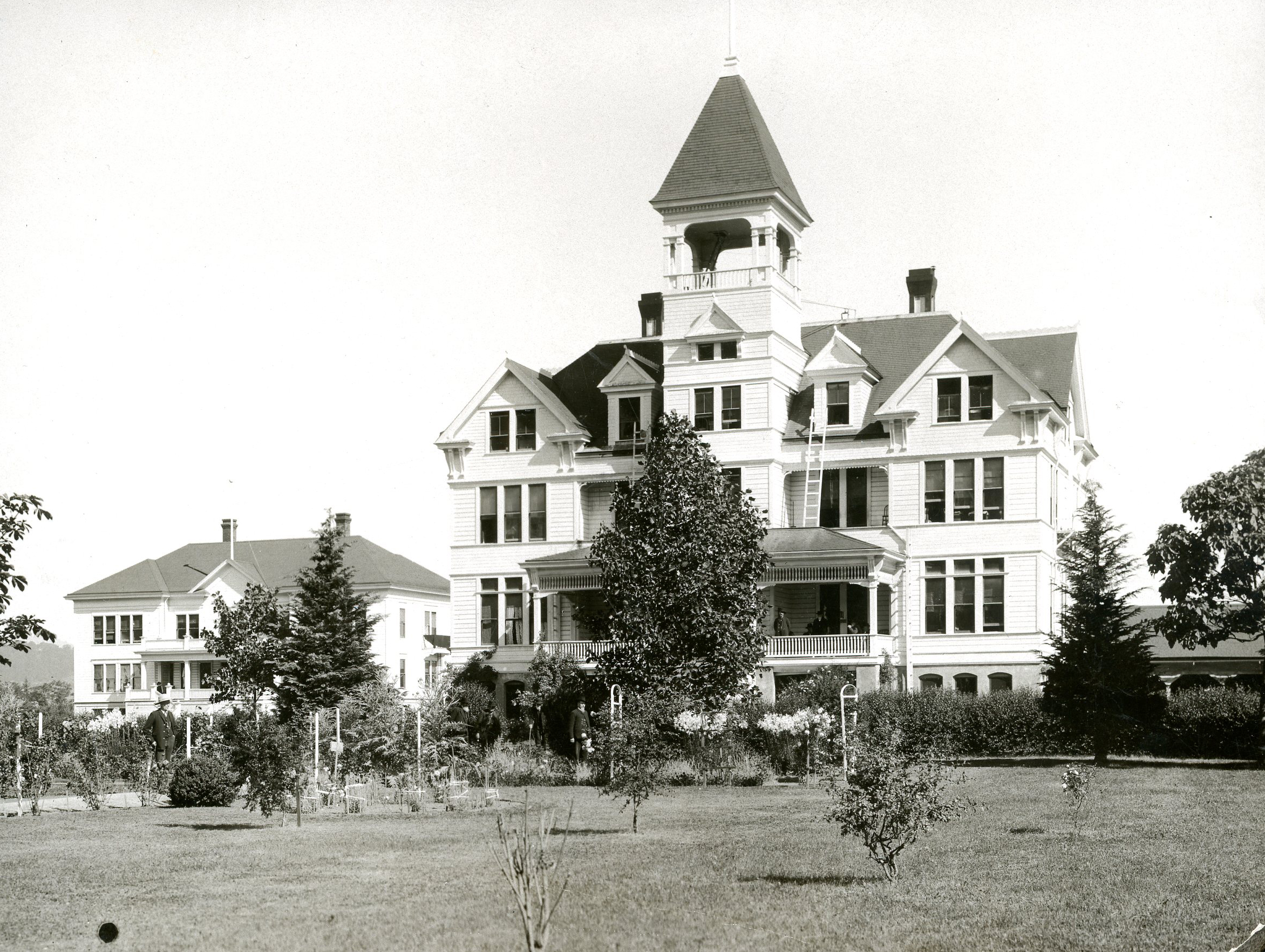 Now the Umpqua Arts Center,