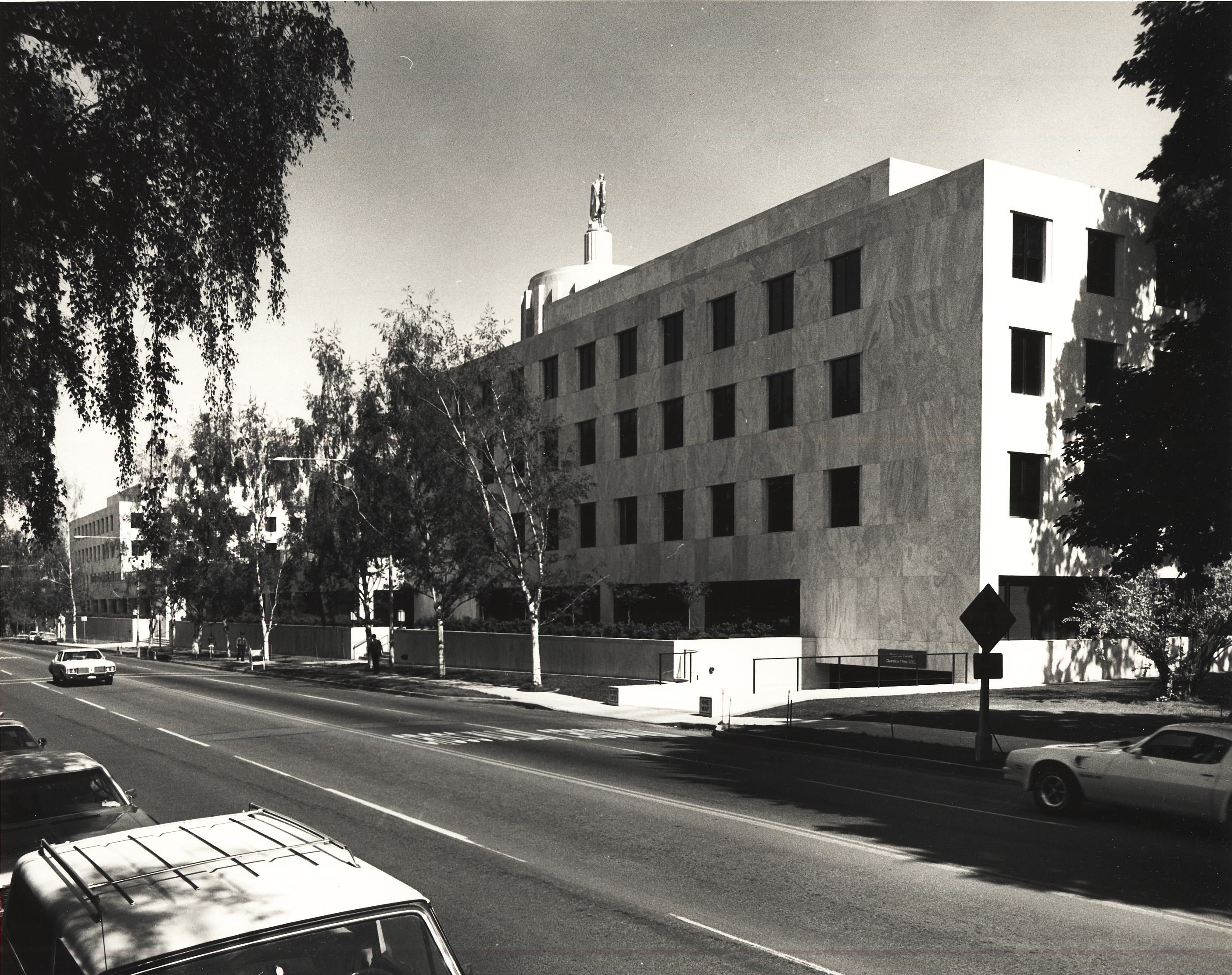 South front of Capitol from State Street showing south wings added 1975-1977.