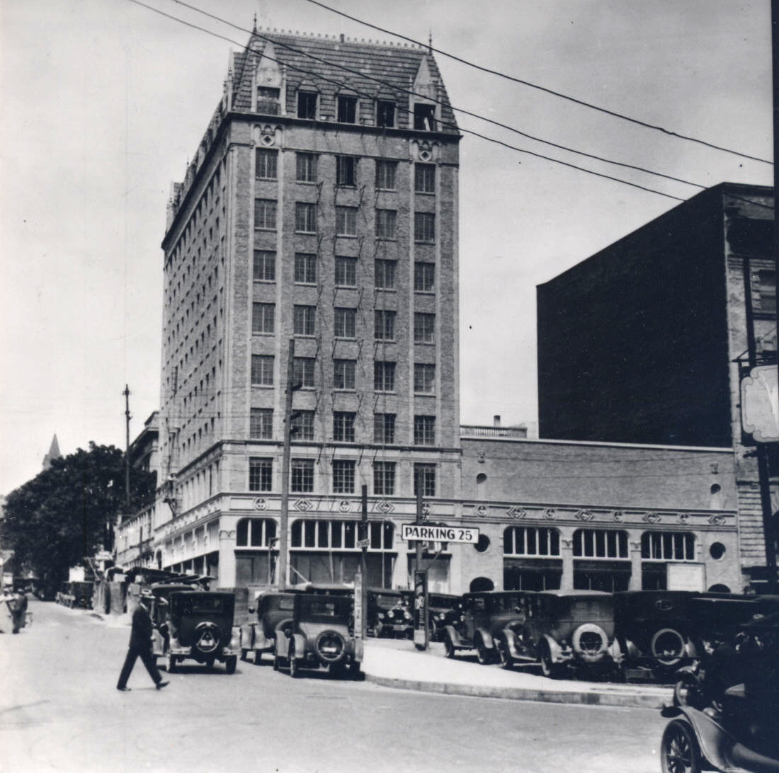 First floor featured busts of composers in the outside niches.