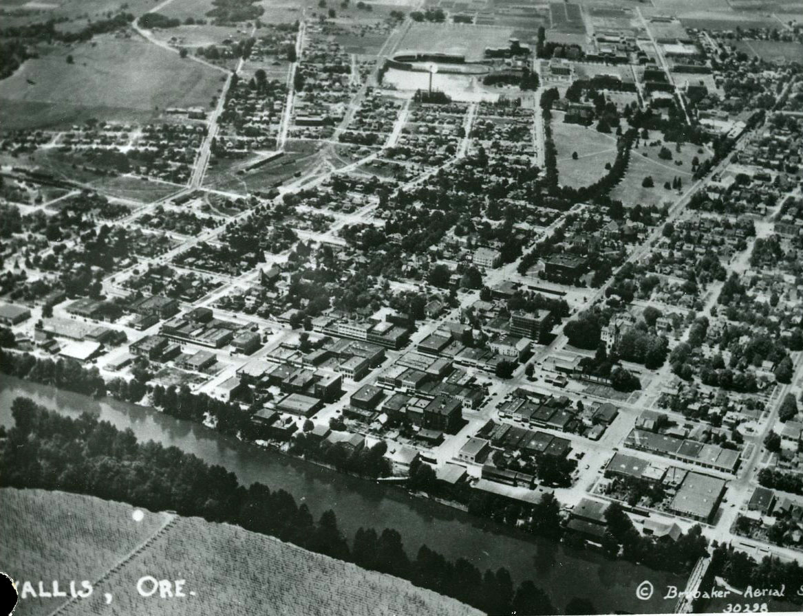 https://www.oregonencyclopedia.org/media/uploads/aerial_view_of_corvallis_looking_west_campus_in_distance_1939_001615_c.jpg
