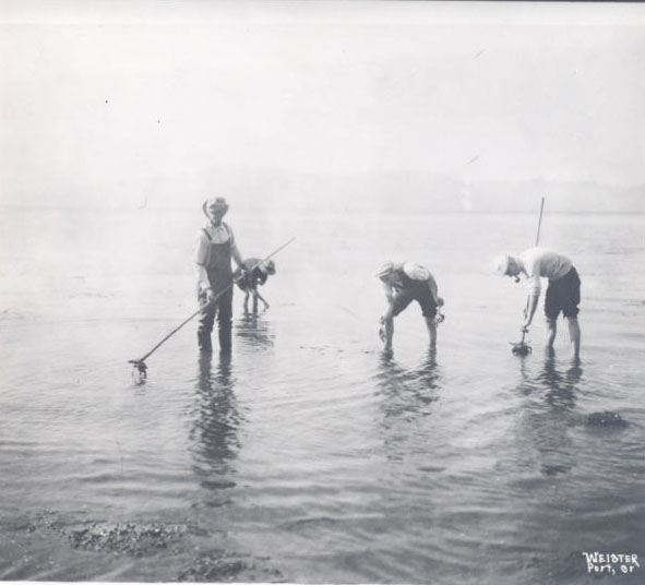 Crabbing on Tillamook Bay