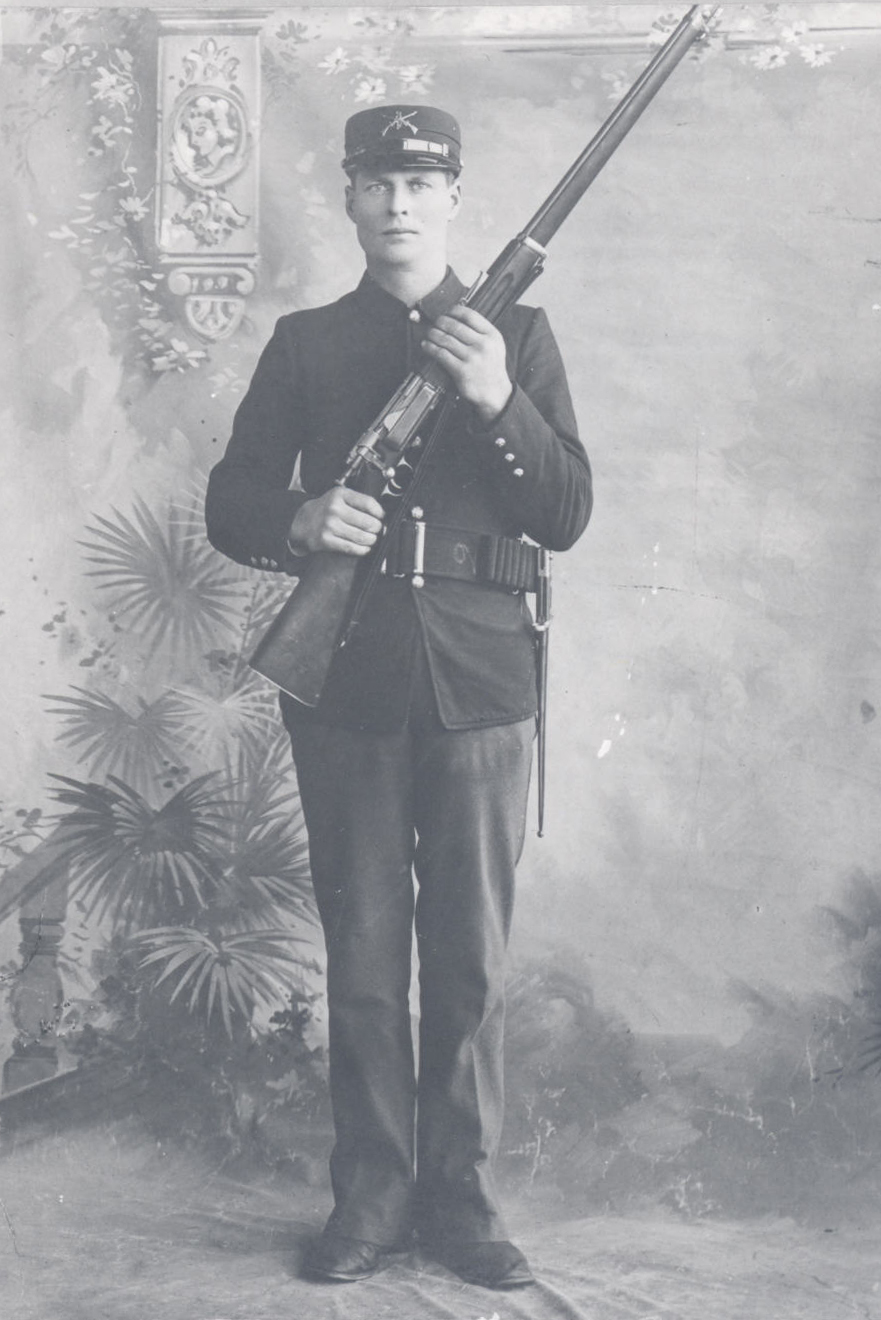 Waite served on the battleship Oregon during the Spanish-American War.